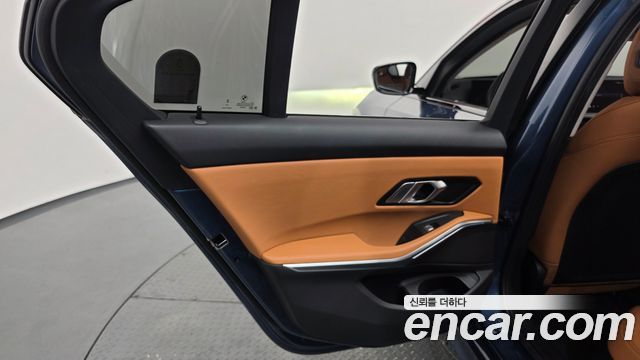 BMW 3-Series 2025 — photo 15