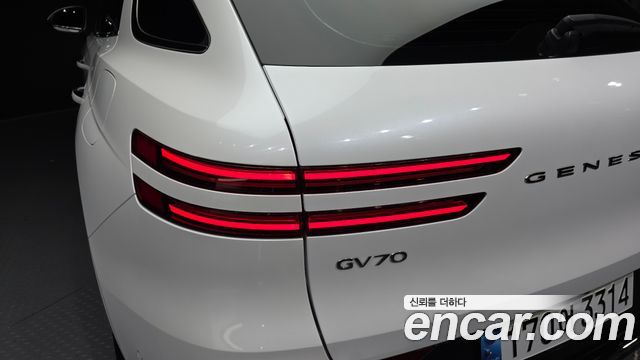 Genesis GV70 2025 — photo 9