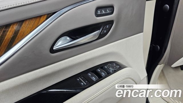 Cadillac Escalade 2022 — photo 26