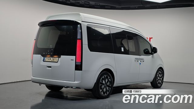 Hyundai Staria 2023 — photo 2