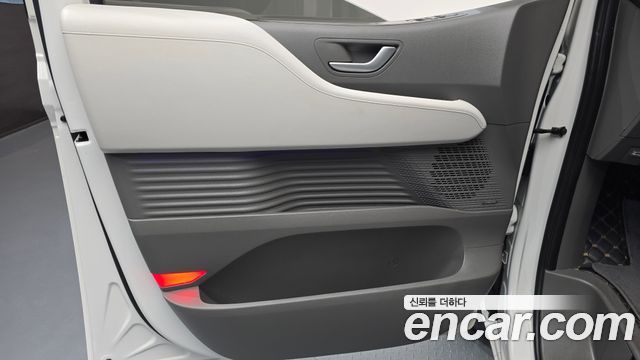 Hyundai Staria 2023 — photo 14
