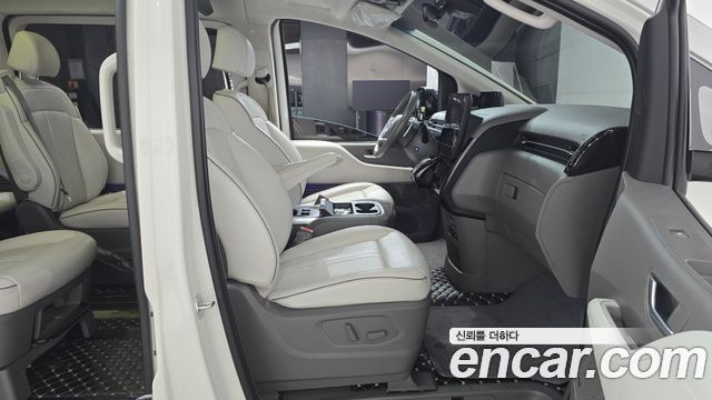 Hyundai Staria 2023 — photo 16