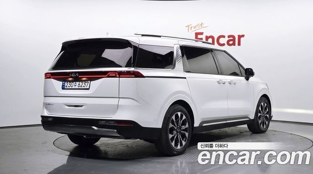 Kia Canival 2023 — photo 2
