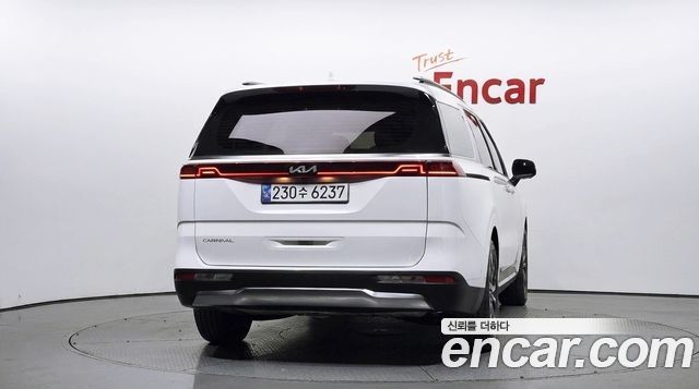 Kia Canival 2023 — photo 4