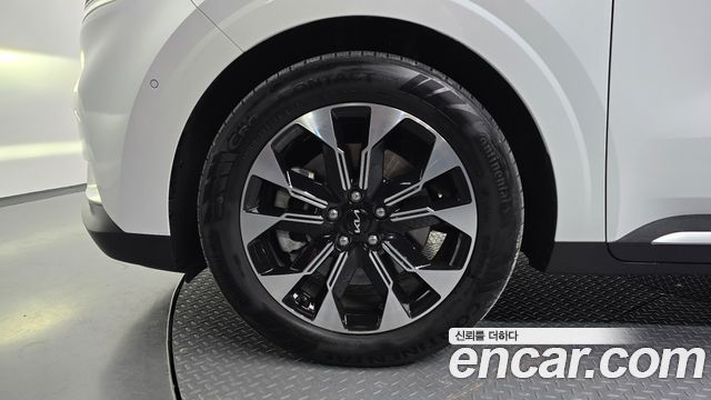 Kia Canival 2023 — photo 5