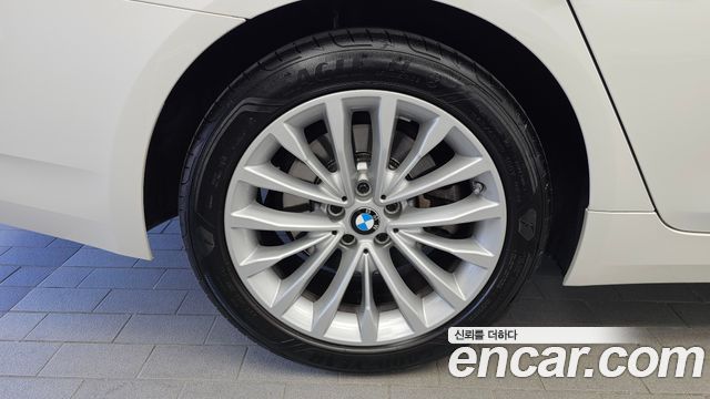 BMW 5-Series 2023 — photo 5