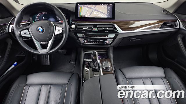 BMW 5-Series 2023 — photo 10