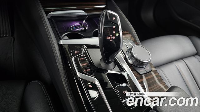 BMW 5-Series 2023 — photo 12