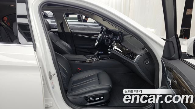 BMW 5-Series 2023 — photo 17