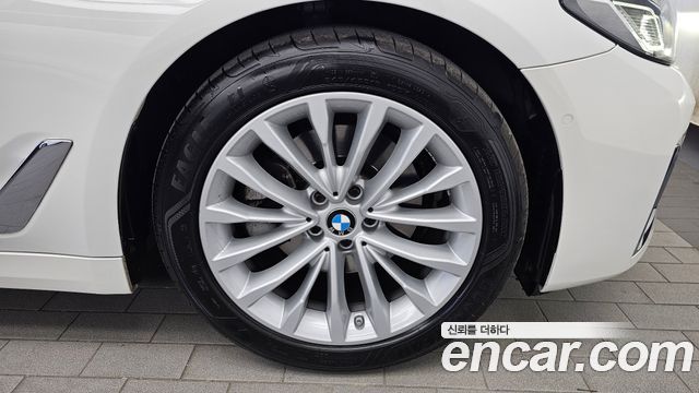 BMW 5-Series 2023 — photo 7
