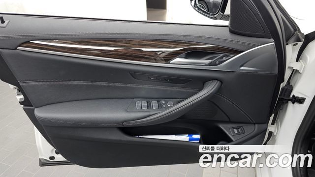 BMW 5-Series 2023 — photo 14