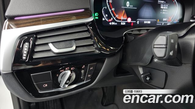 BMW 5-Series 2023 — photo 32