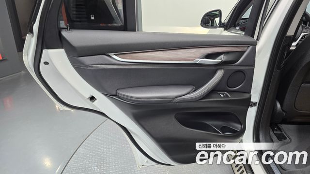 BMW X5 2017 — photo 15