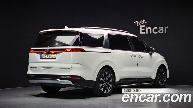 Kia Canival 2021 — photo 2