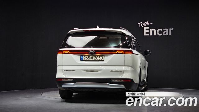 Kia Canival 2021 — photo 4