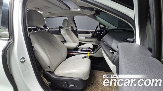 Kia Canival 2021 — photo 16