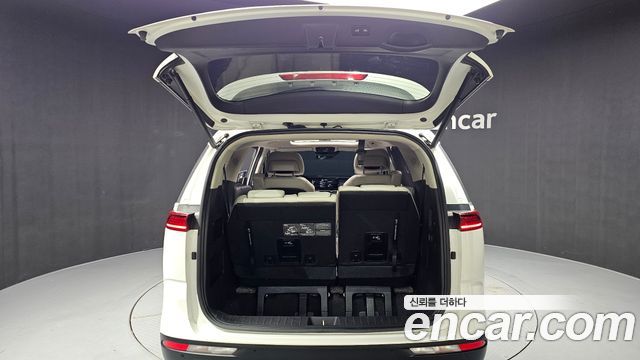 Kia Canival 2021 — photo 38