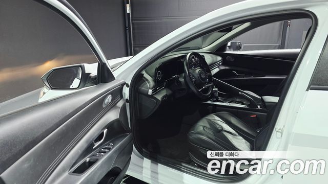 Hyundai AVANTE 2022 — photo 13