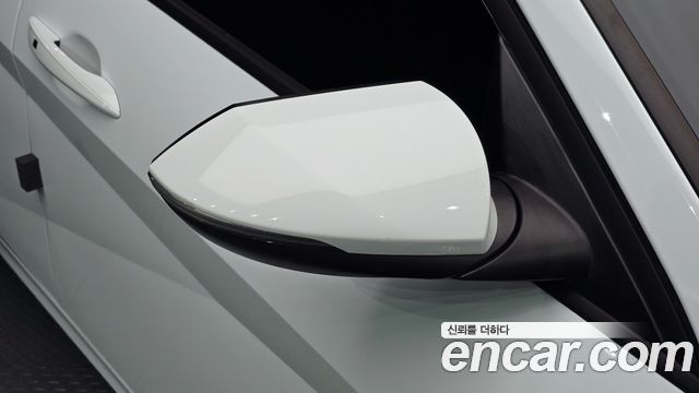 Hyundai AVANTE 2022 — photo 31