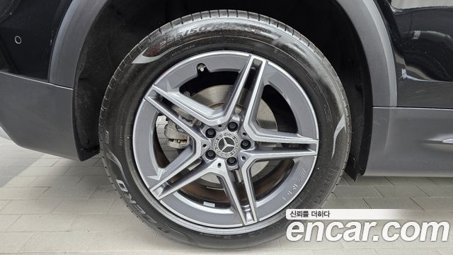 Mercedes-Benz GLB-Class 2024 — photo 5