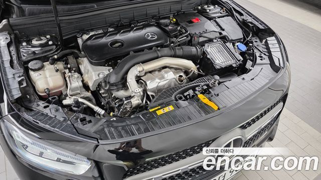 Mercedes-Benz GLB-Class 2024 — photo 6