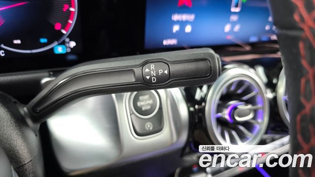 Mercedes-Benz GLB-Class 2024 — photo 12