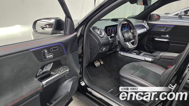 Mercedes-Benz GLB-Class 2024 — photo 13