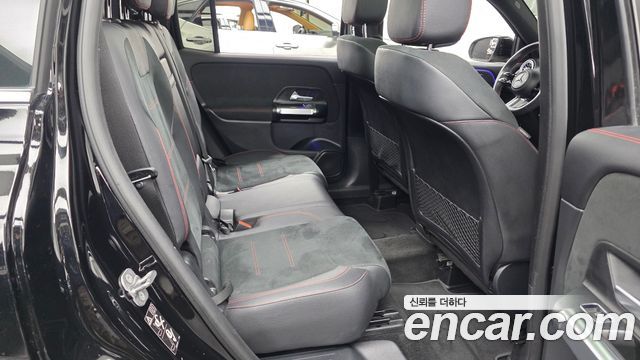 Mercedes-Benz GLB-Class 2024 — photo 17