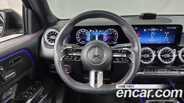 Mercedes-Benz GLB-Class 2024 — photo 18