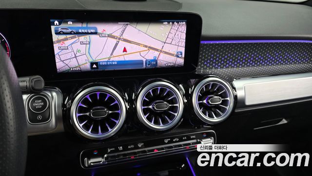 Mercedes-Benz GLB-Class 2024 — photo 19