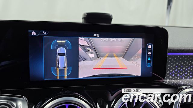 Mercedes-Benz GLB-Class 2024 — photo 20