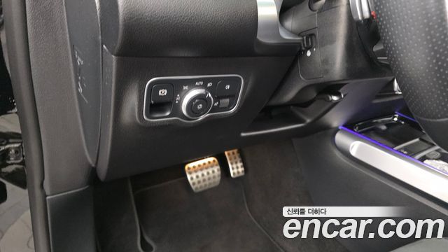 Mercedes-Benz GLB-Class 2024 — photo 24