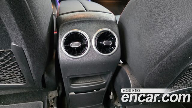 Mercedes-Benz GLB-Class 2024 — photo 25