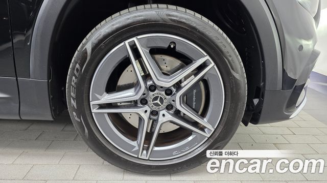 Mercedes-Benz GLB-Class 2024 — photo 7