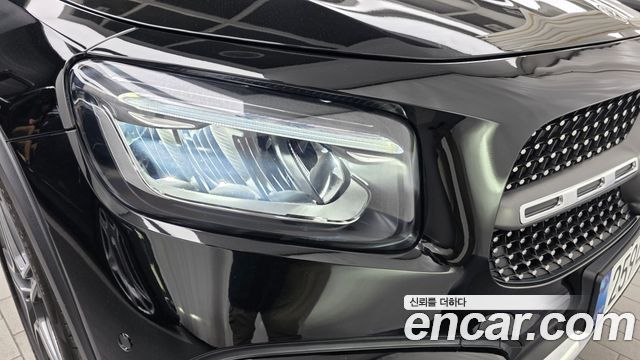 Mercedes-Benz GLB-Class 2024 — photo 8
