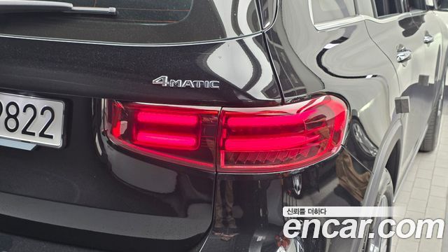 Mercedes-Benz GLB-Class 2024 — photo 9