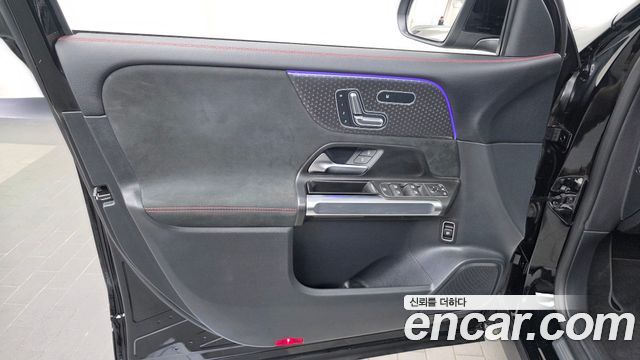Mercedes-Benz GLB-Class 2024 — photo 14