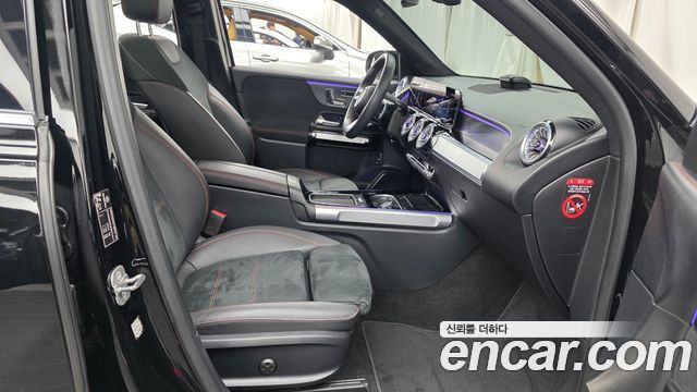 Mercedes-Benz GLB-Class 2024 — photo 16