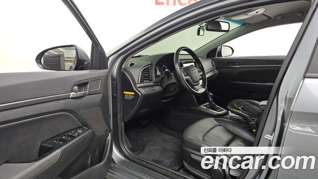 Hyundai AVANTE 2016 — photo 13