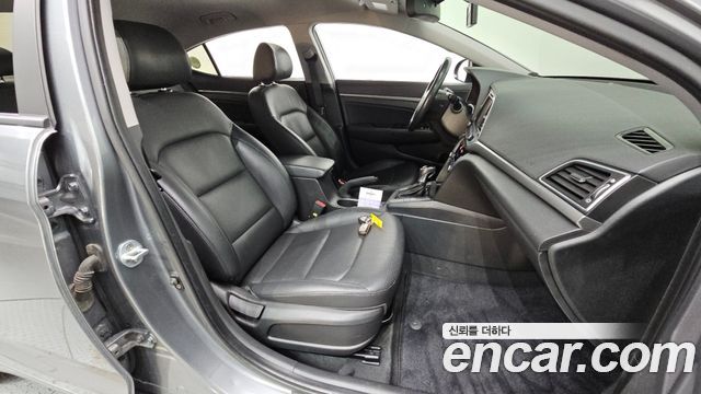 Hyundai AVANTE 2016 — photo 18