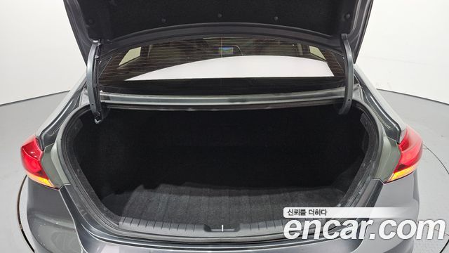 Hyundai AVANTE 2016 — photo 26