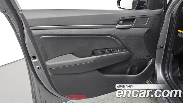 Hyundai AVANTE 2016 — photo 14