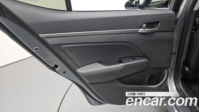 Hyundai AVANTE 2016 — photo 15
