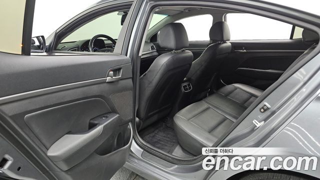 Hyundai AVANTE 2016 — photo 16