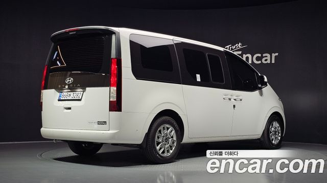 Hyundai Staria 2026 — photo 2