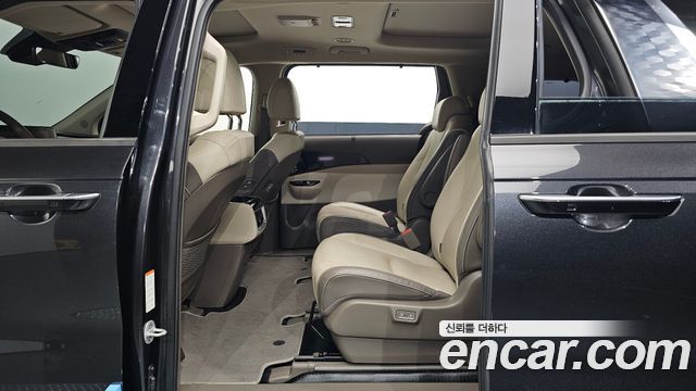 Kia Canival 2021 — photo 18
