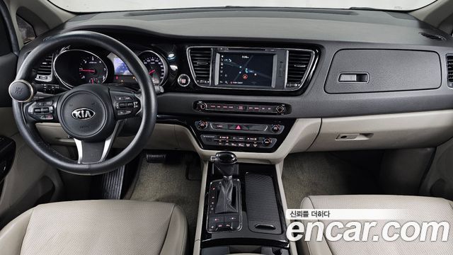 Kia Canival 2016 — photo 7