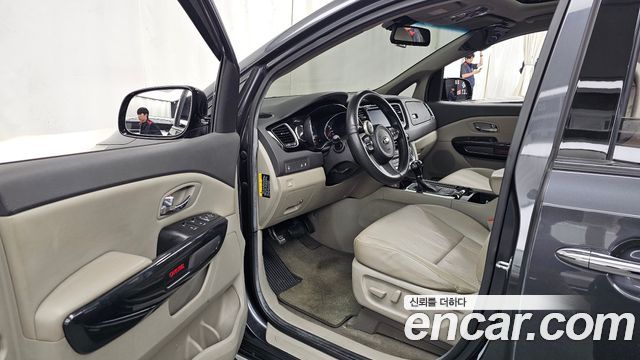 Kia Canival 2016 — photo 10