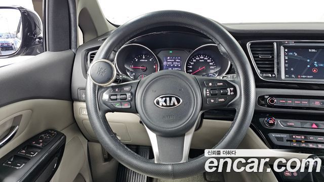 Kia Canival 2016 — photo 13
