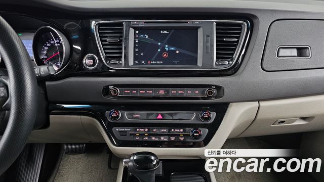 Kia Canival 2016 — photo 15